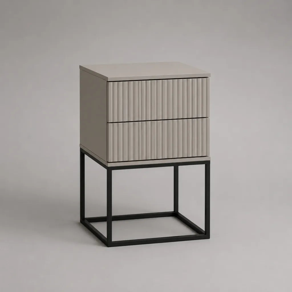 Nachttisch mit 2 Schubladen aus geriffeltem MDF und Stahlgestell, Greige/Schwarz, 45 × 40 × 60 cm